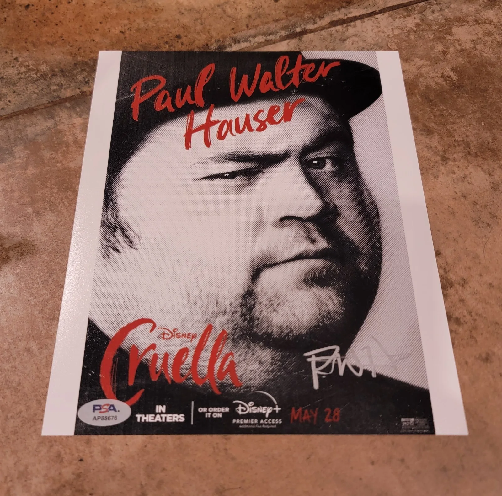 Paul Walter Hauser — Paul Walter Hauser signed 8x10 photo autograph PSA DNA Cruella AP88676