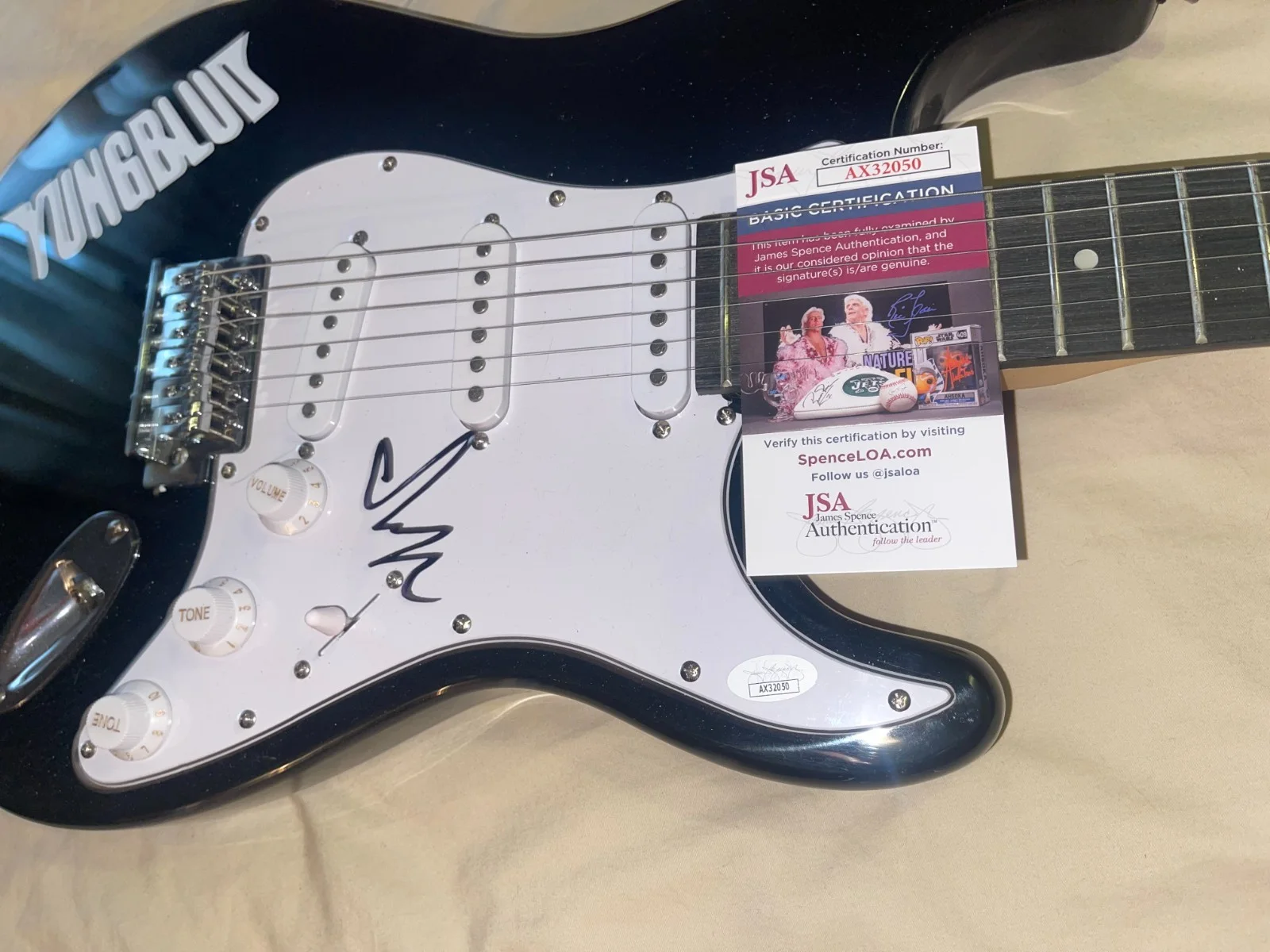 Yungblud Weird! Parents Abyss Signed Electric Guitar Autographed JSA Proof, изображение 2