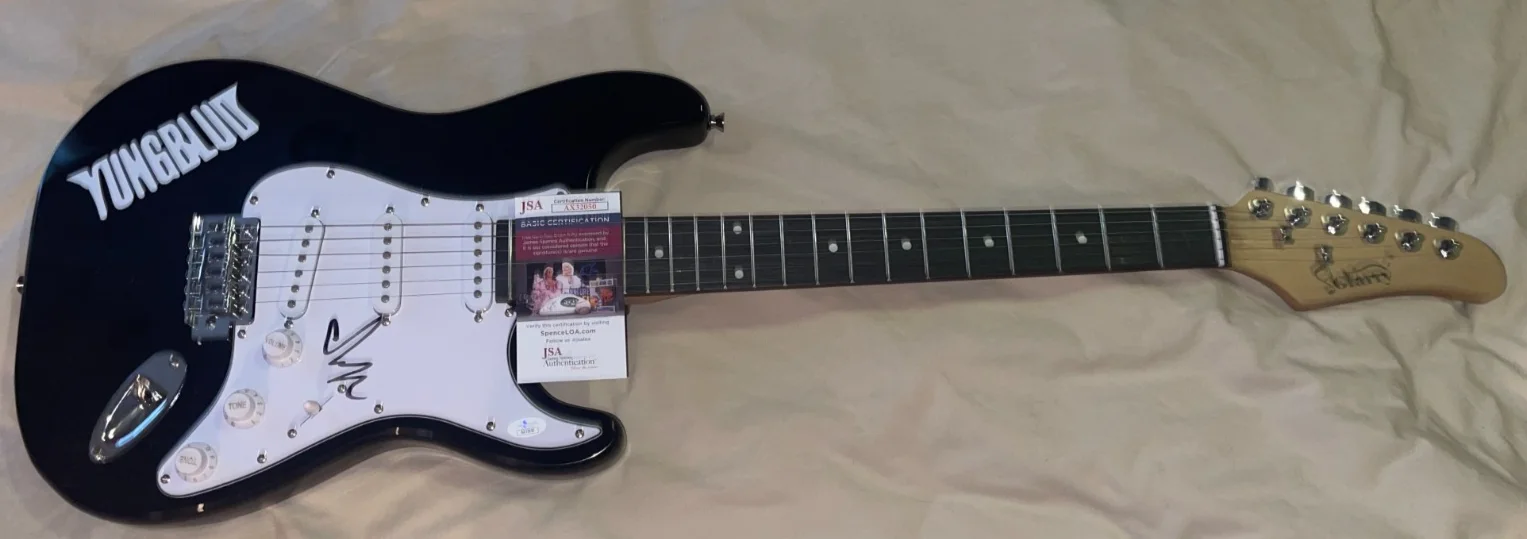 Yungblud Weird! Parents Abyss Signed Electric Guitar Autographed JSA Proof, изображение 3