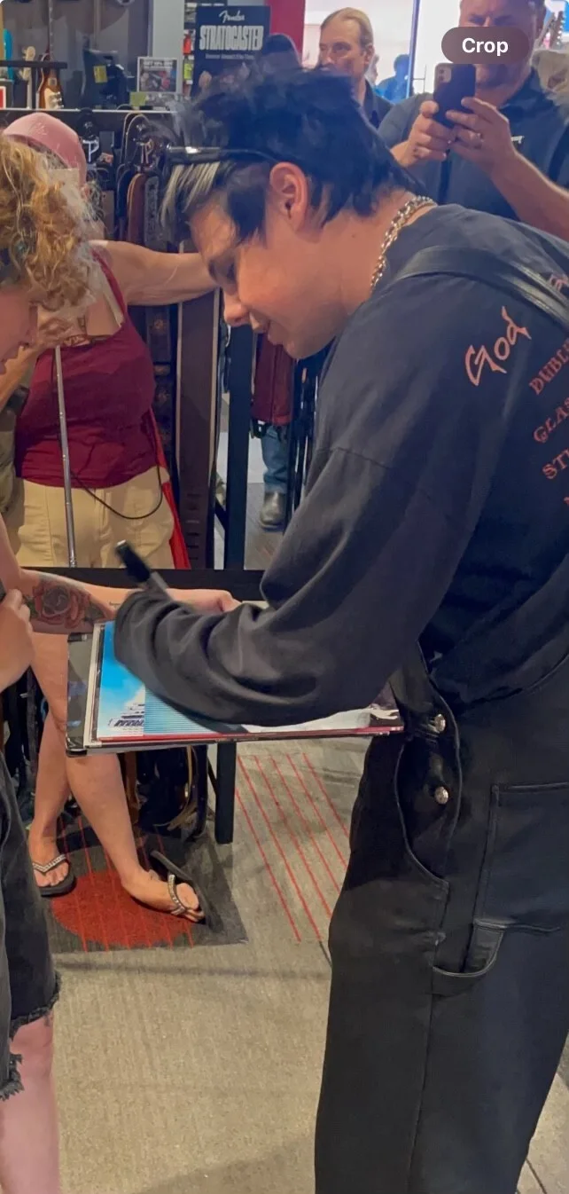 Yungblud Weird! Parents Abyss Signed Electric Guitar Autographed JSA Proof, изображение 5