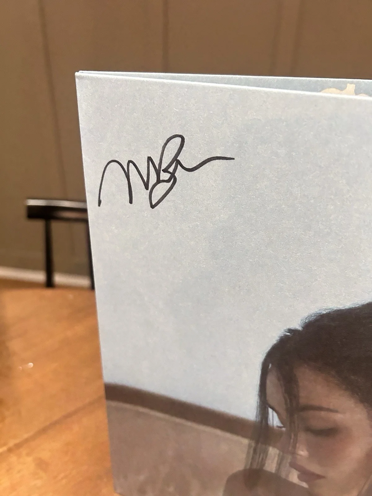 *SHIPS SAME DAY* MADISON BEER LOCKET SIGNED VINYL ON THE COVER LP AUTOGRAPHED, image 2