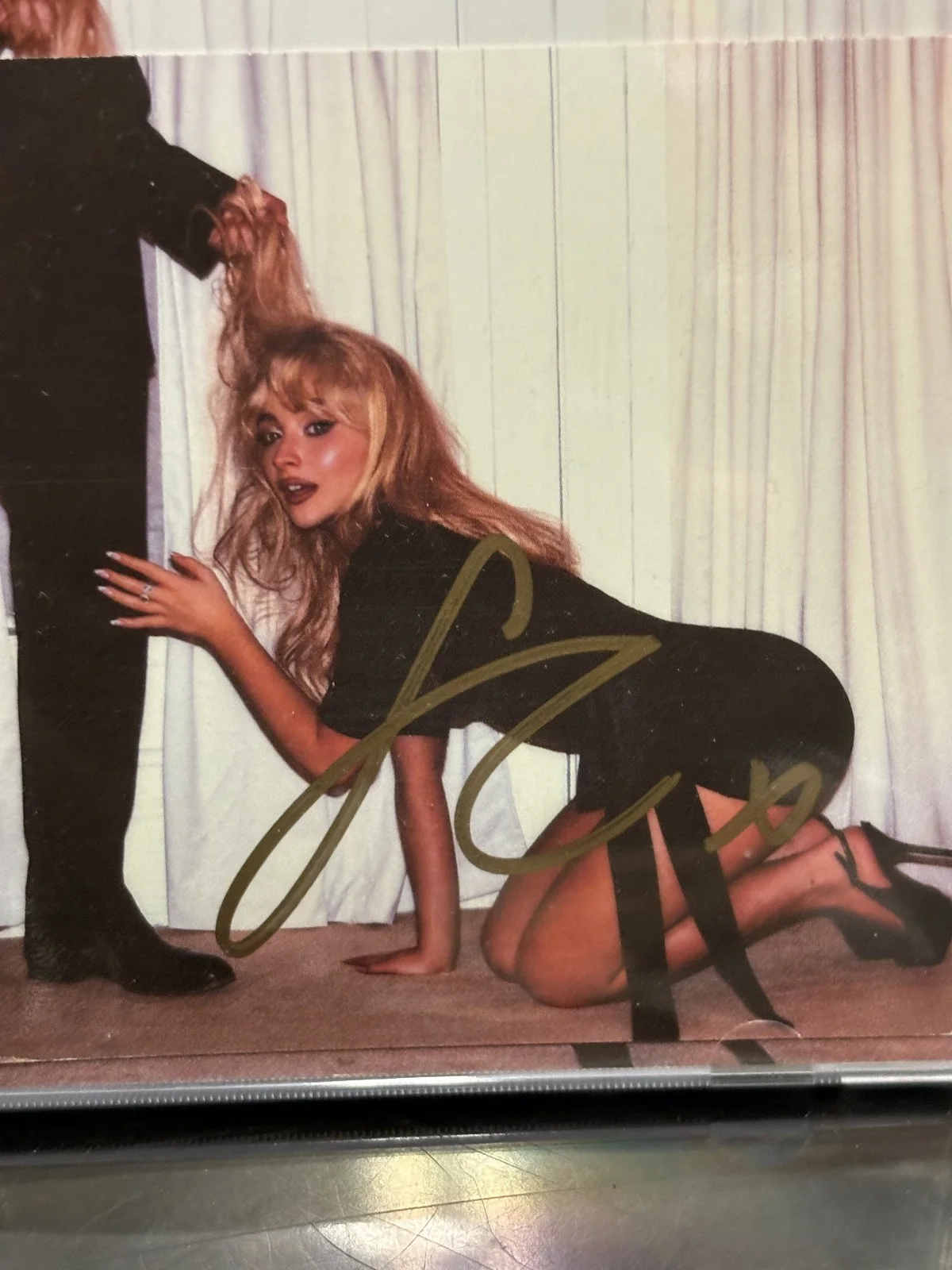 SIGNED Insert - Sabrina Carpenter - Man’s Best Friend - 2025 Island Records CD, изображение 2