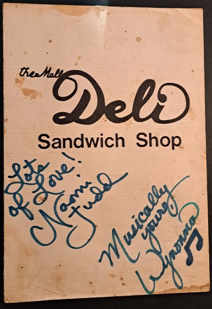 THE JUDDS Signed Vintage 1984 Menu Autograph NAOMI & WYNONNA Inscribed, image 2