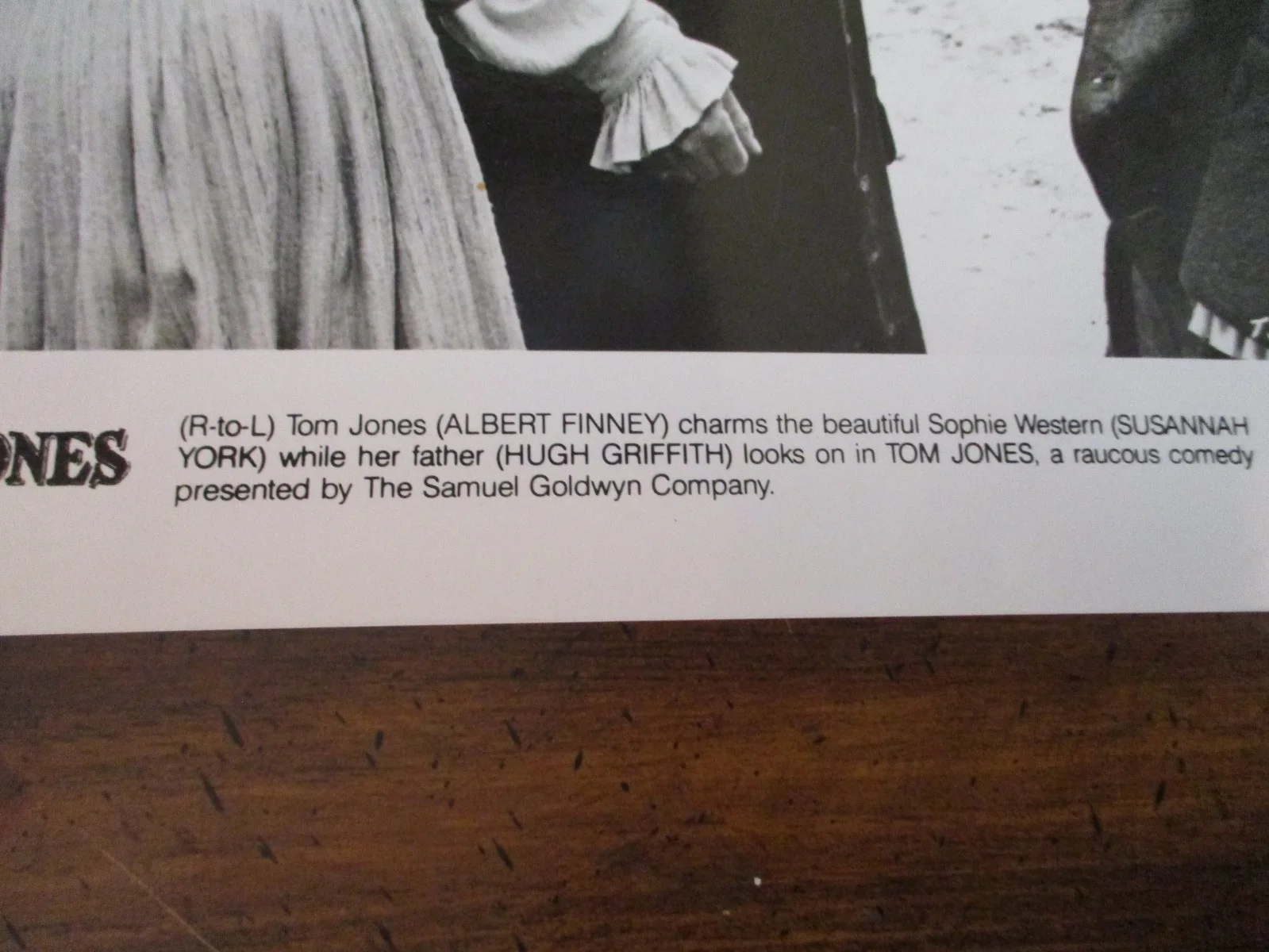 Susannah York/Hugh Griffith/Albert Finney(TOM JONES)1989 10x 8 B & W Press Photo, изображение 3