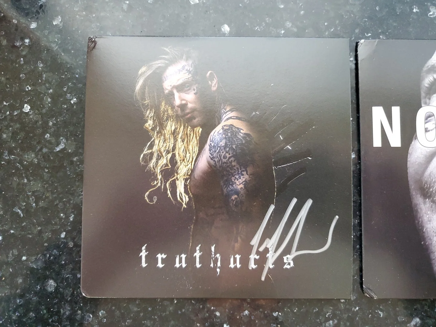TOM McDONALD SIGNED CDS NO LIES & TRUTH HURTS AUTOGRAPHED RAPPER, изображение 2