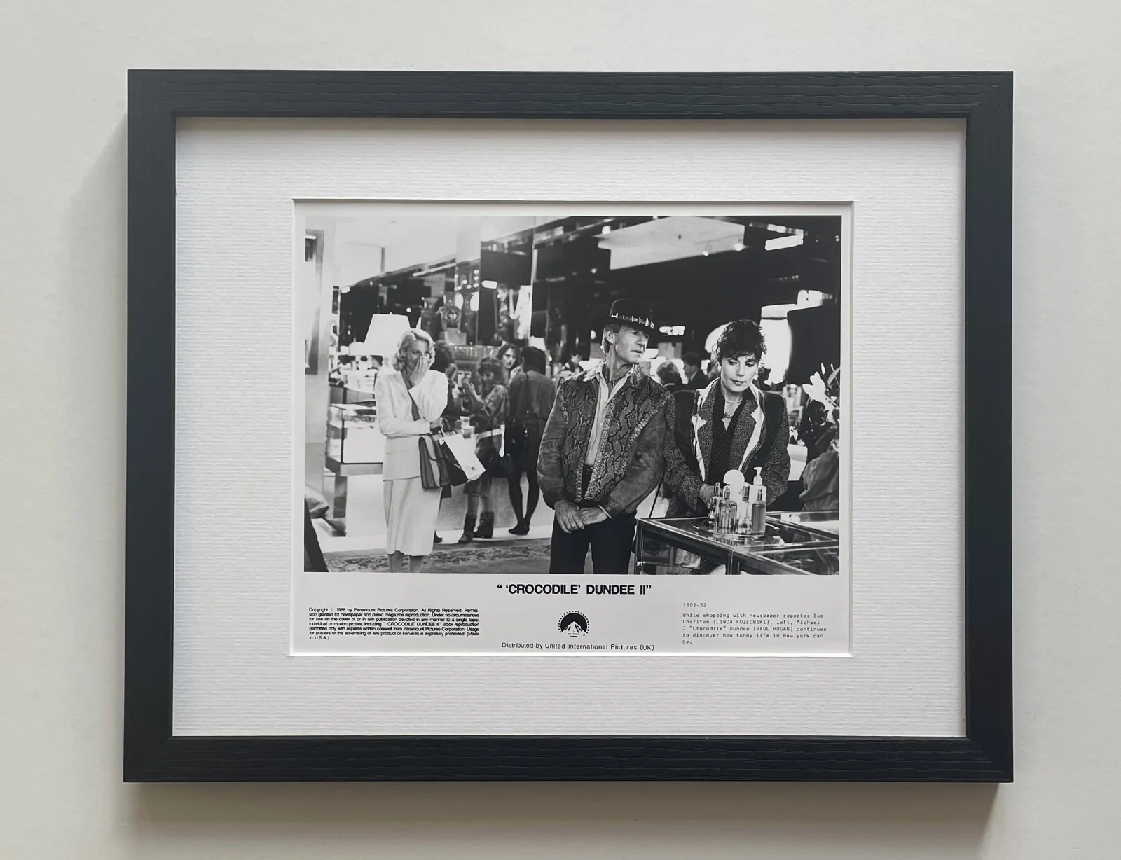 Crocodile Dundee II Photo Framed Original 8X10 Inch B&W Press Publicity Still, image 2