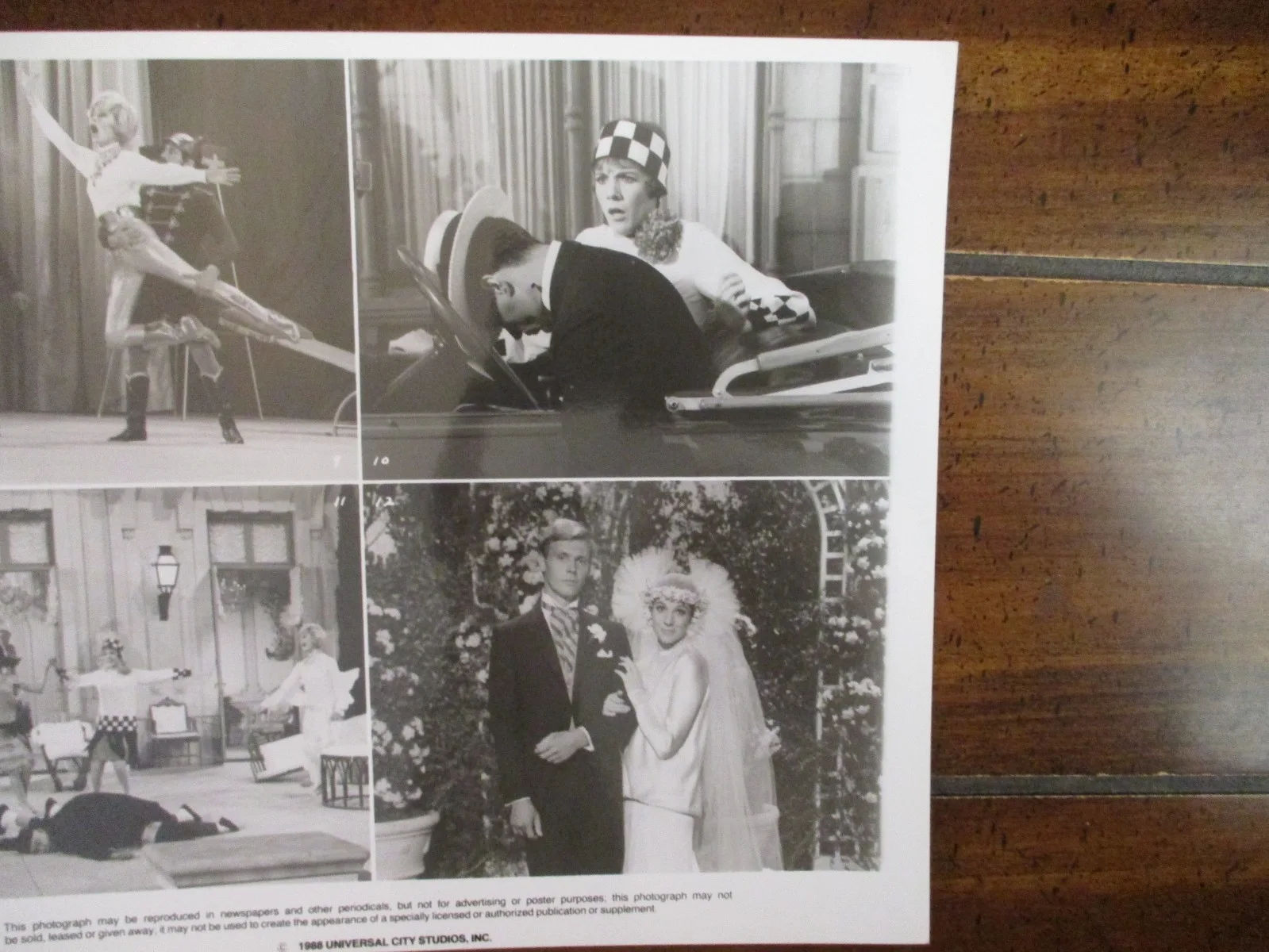 Julie Andrews/Carol Channing(THOROUGHLY MODERN MILLIE)1990 10 x 8 B & W Photo, изображение 3