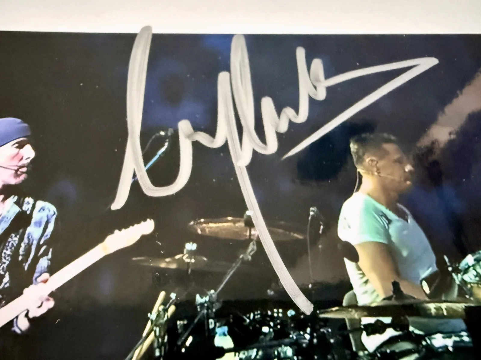 U2 Autographed (ALL 4) Glossy 8x10 w/COA-Bono, Edge, Adam, & Clay, изображение 3