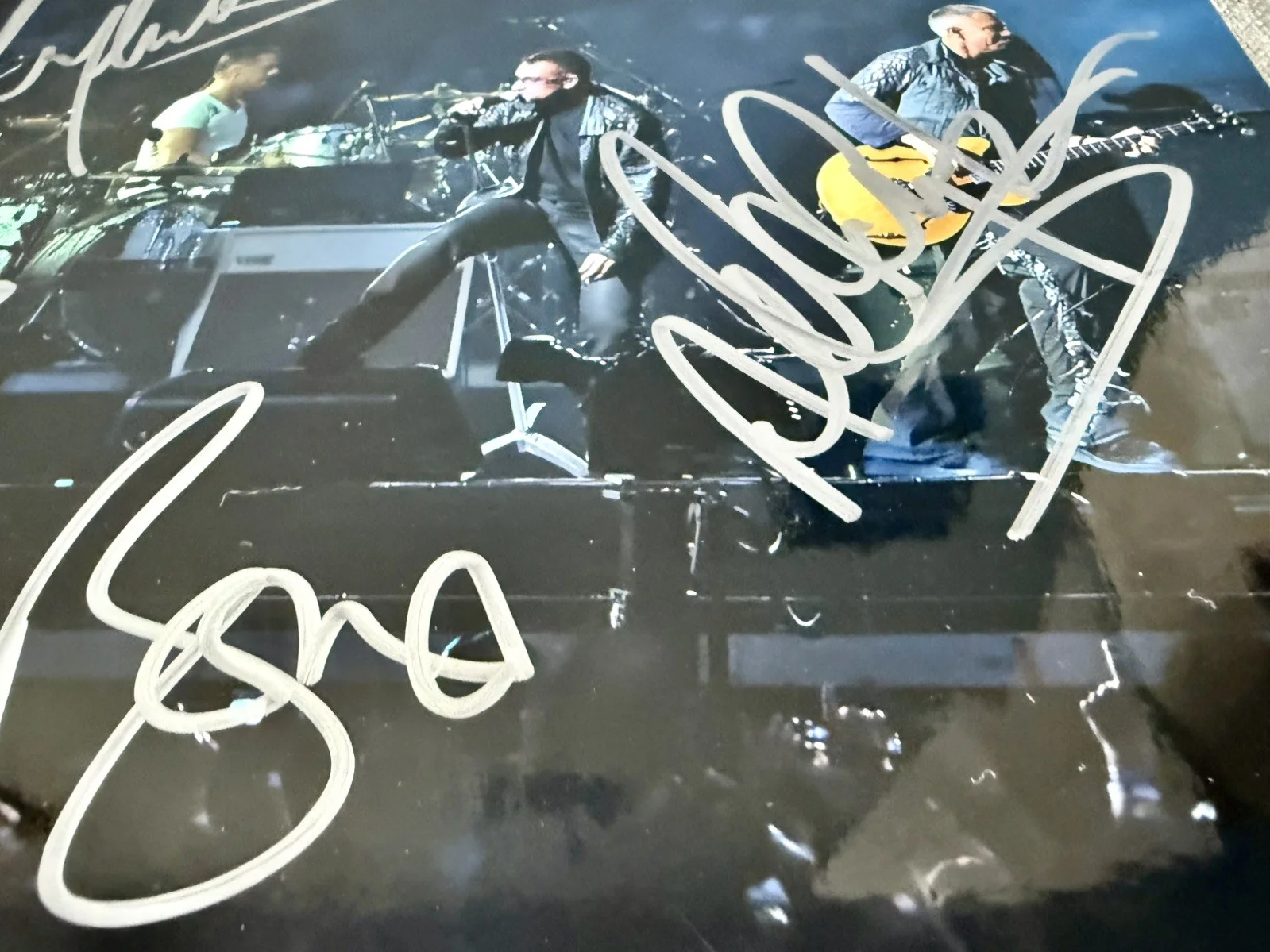 U2 Autographed (ALL 4) Glossy 8x10 w/COA-Bono, Edge, Adam, & Clay, изображение 4