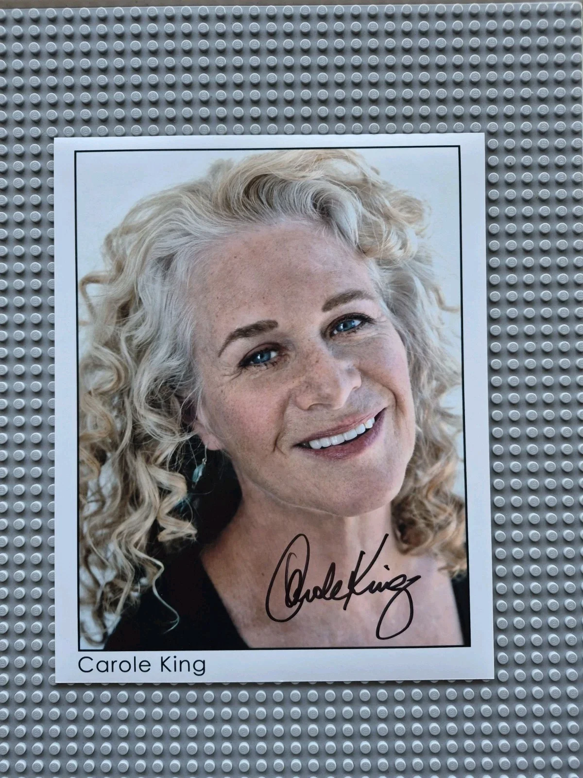 Carole King Singer ,Composer, Superstar Signed Autographed 8X10 Color Photo, image 2