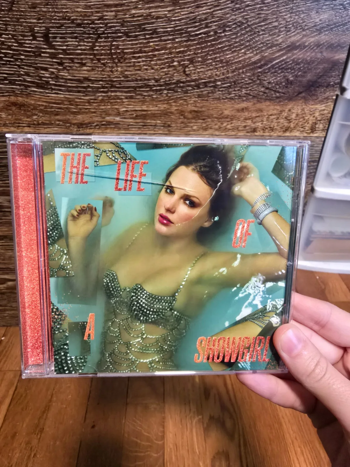 Taylor Swift The Life of a Showgirl CD Signed Photo 1 CLEAN SIGNATURE W Heart, изображение 2