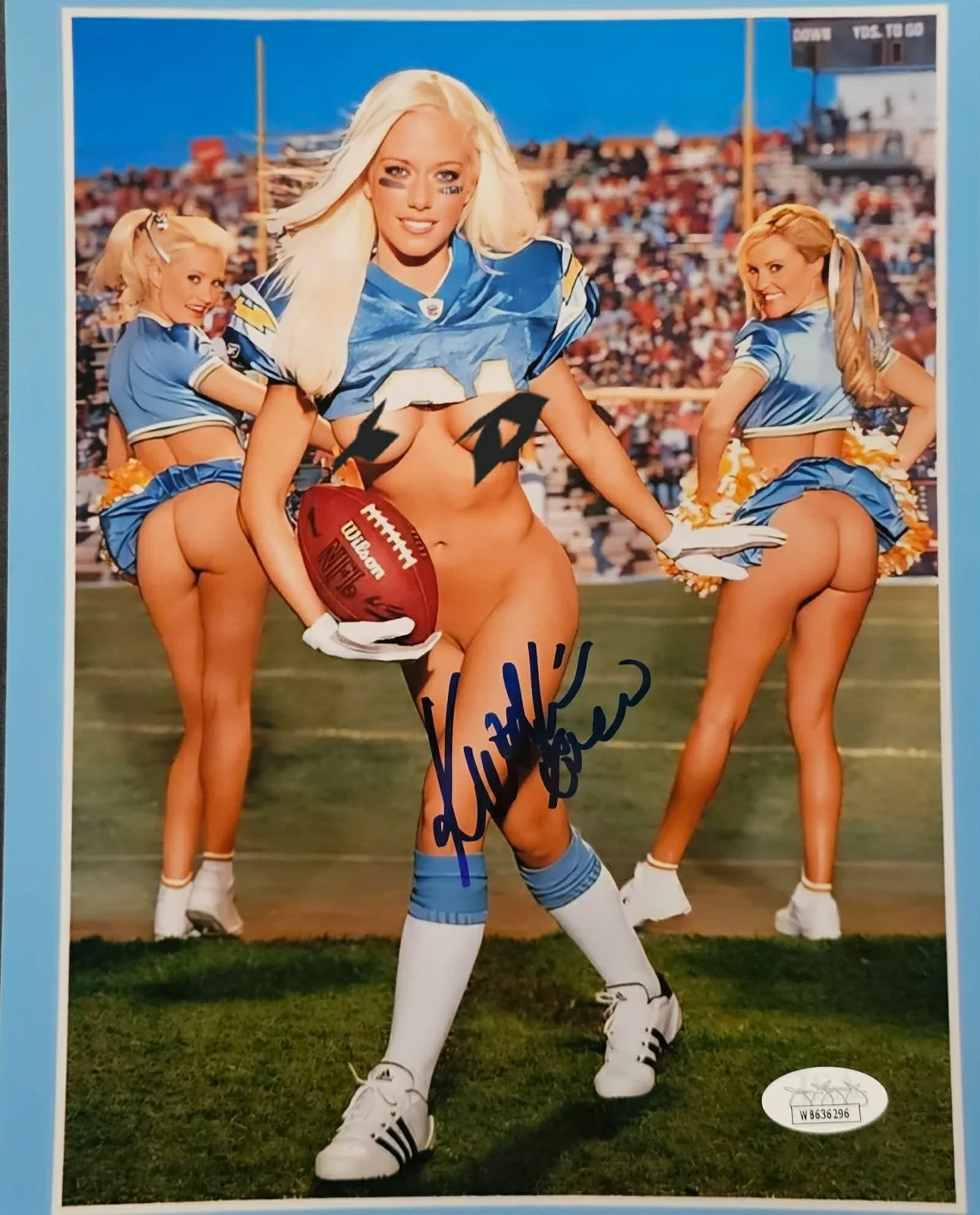 KENDRA WILKINSON — KENDRA WILKINSON AUTOGRAPH 8X10 METALLIC PHOTO ACTRESS & PLAYBOY MODEL JSA COA