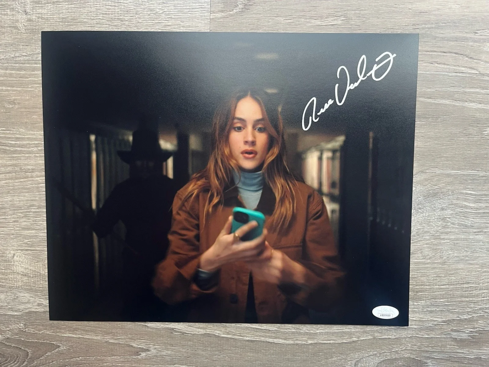 Nell Verlaque — Nell Verlaque Signed Thanksgiving 11x14 Photo JSA COA Horrror Autograph, изображение 2