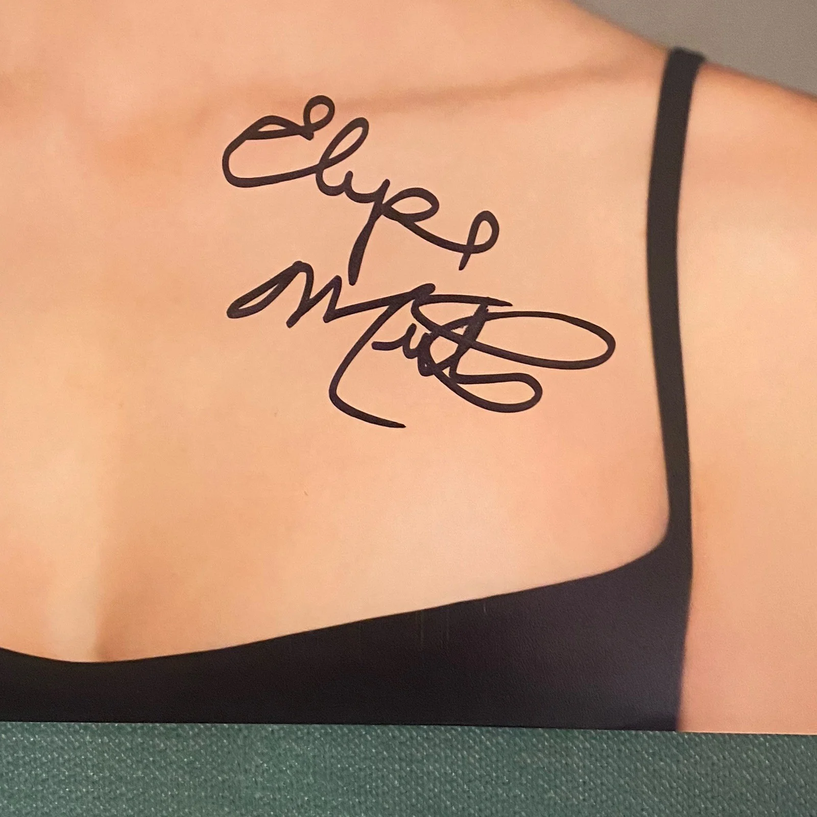 Elyse Mirto Autographed Photo 8x10 Barcoded Debbie Foster TNT Actress, изображение 2