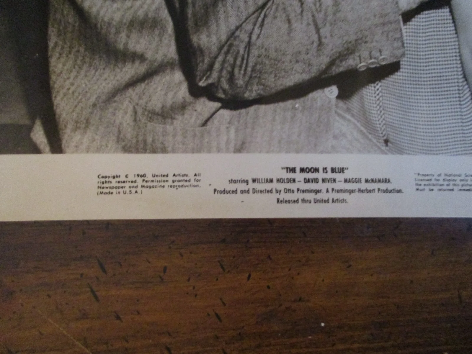 William Holden/Maggie McNamara("THE MOON IS BLUE")1962 10 x 8 B & W Press Photo, изображение 2