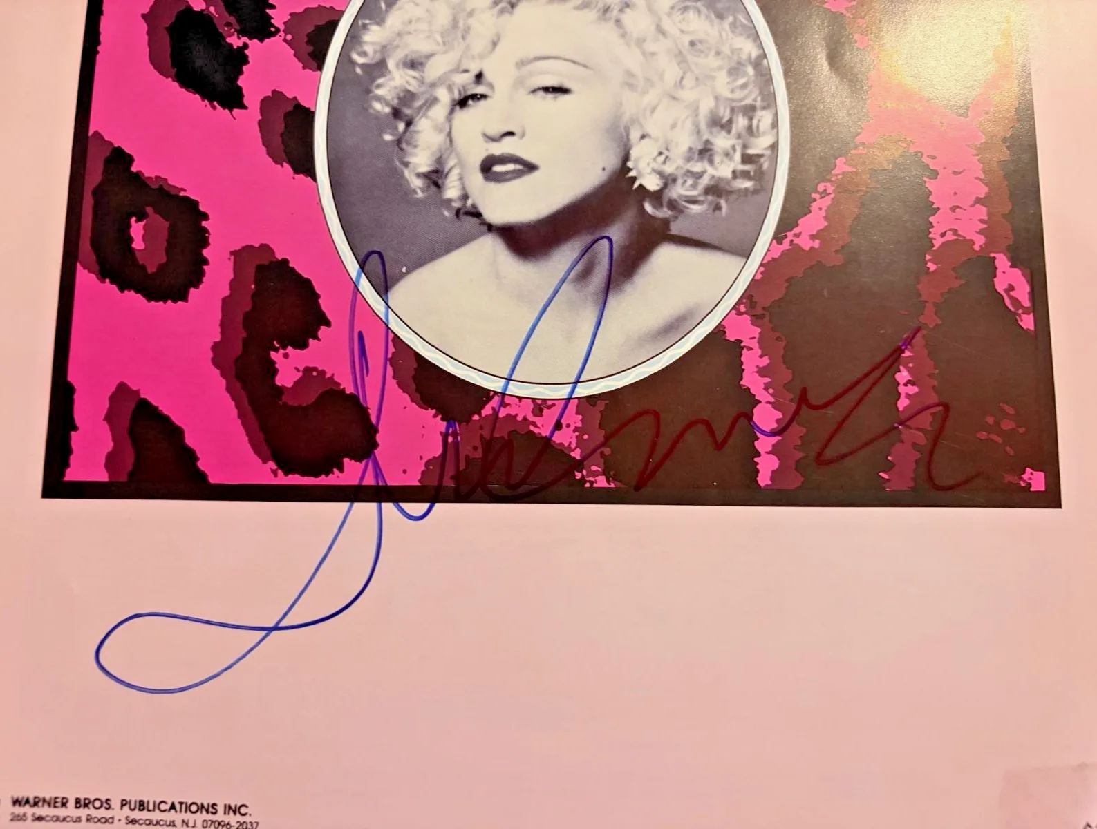 Madonna — MADONNA SIGNED AUTOGRAPHED SONG BOOK HANKY PANKY SEXY VOGUE MATERIAL GIRL PSA A, изображение 2