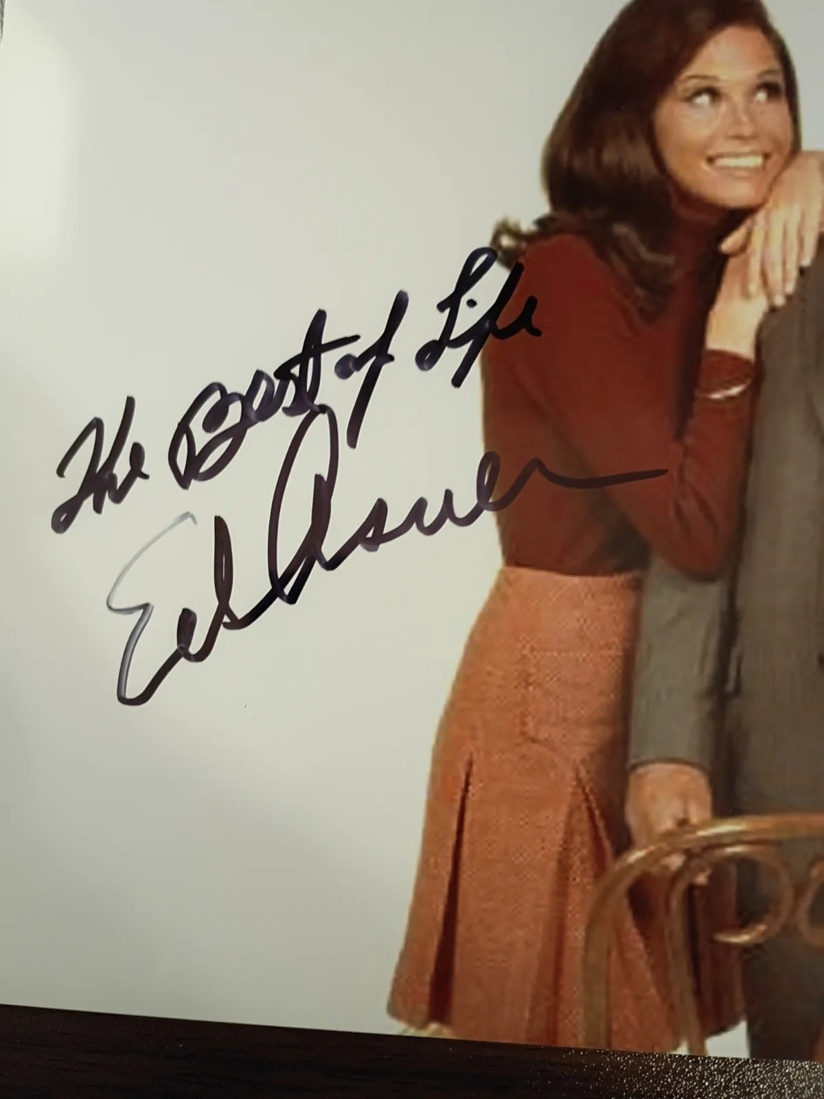 Ed Asner — Ed Asner Lou Grant Elf signed 8x10 photo COA W/Matching Numbered Sticker, изображение 3
