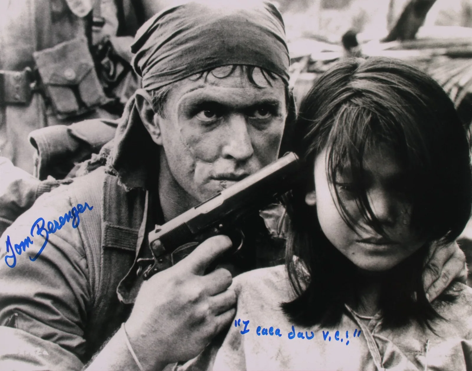 Tom Berenger — Tom Berenger Signed 11x14 Photo "I caca dau Vee Cee!" JSA COA Private Signing
