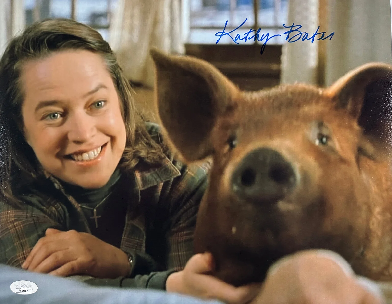Kathy Bates — Kathy Bates Signed 11x14 Photo w/Pig JSA COA from Private Signing