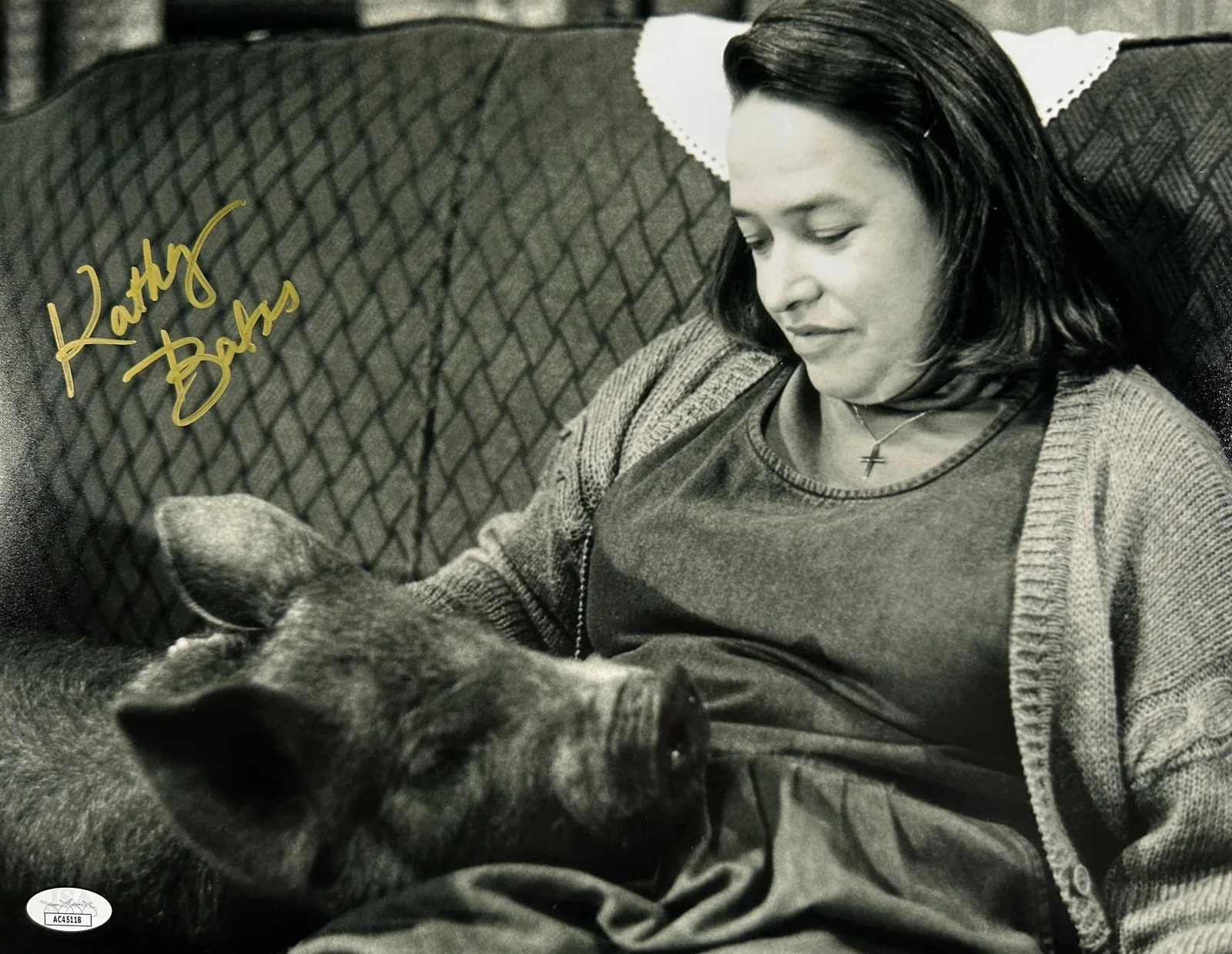 Kathy Bates — Kathy Bates Signed 11x14 Photo "w/Pig" JSA COA from Private Signing