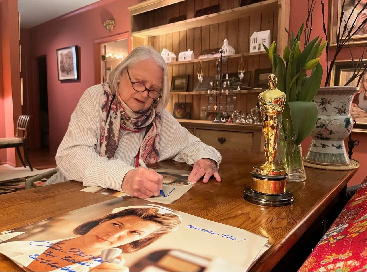 Louise Fletcher — Louise Fletcher Signed 11x14 Photo "Medication Time!" JSA COA Private Signing, изображение 2