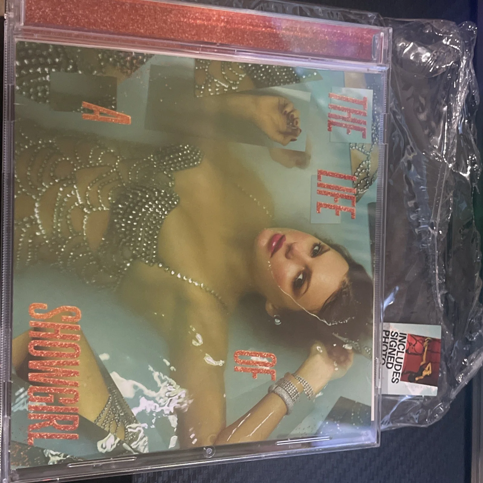 Taylor Swift Signed The Life of a Showgirl CD Album Photo #4 UNIQUE SIGNATURE, изображение 3