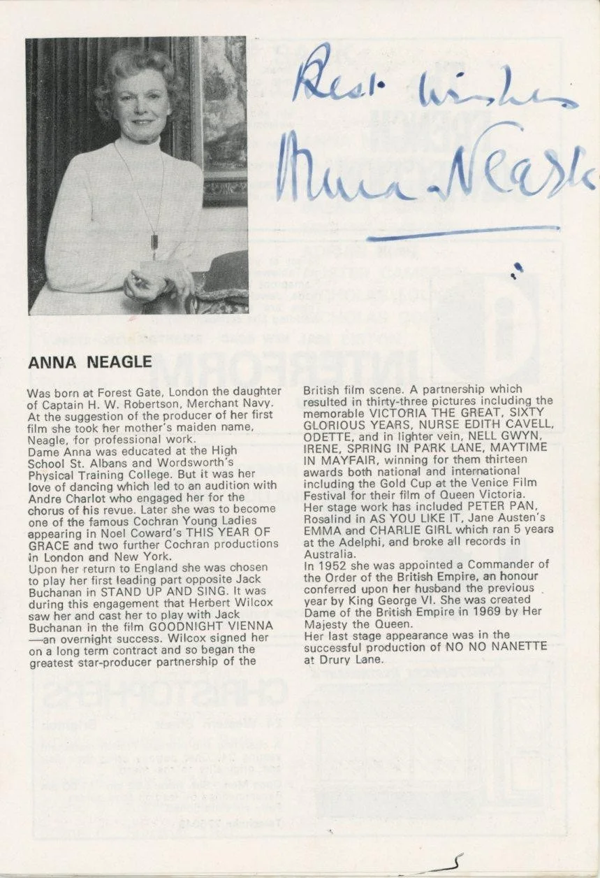 Anna Neagle — Anna Neagle- Signed Theatre Royal Program for The Dame of Sark w 5 Cosigners, изображение 2