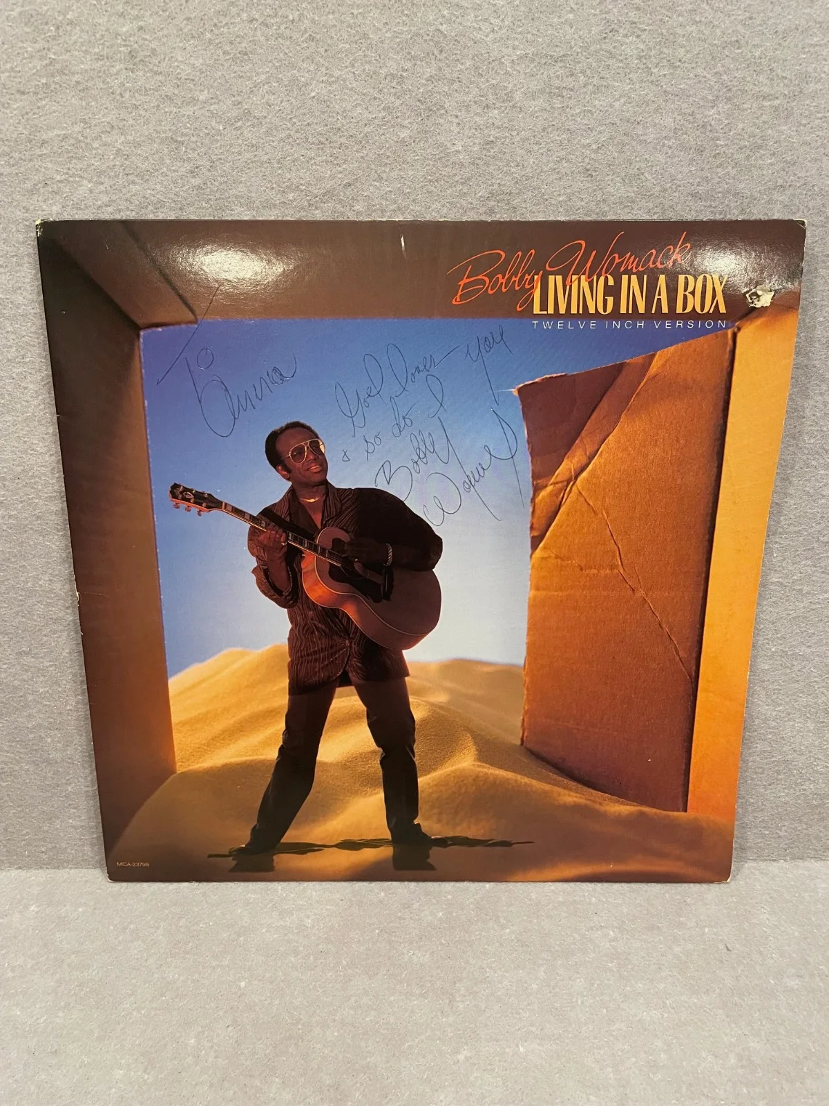 RARE SIGNED AUTOGRAPHED BOBBY WOMACK VINYL RECORD LIVING IN A BOX, image 2