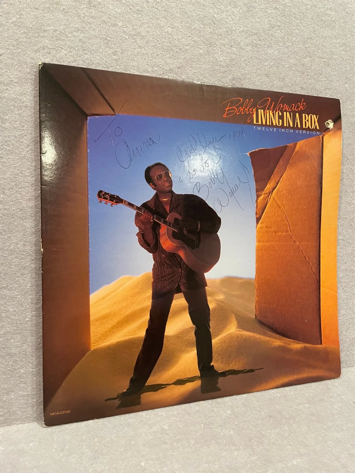 RARE SIGNED AUTOGRAPHED BOBBY WOMACK VINYL RECORD LIVING IN A BOX, image 4