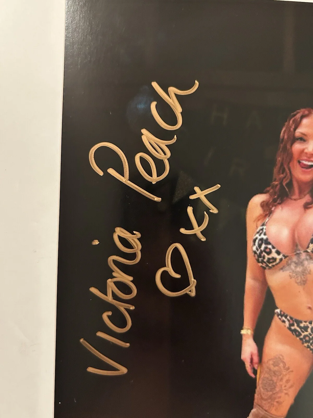 Victoria Peach — Victoria Peach Autographed 8x10 Photo AVN Adult Star, изображение 2