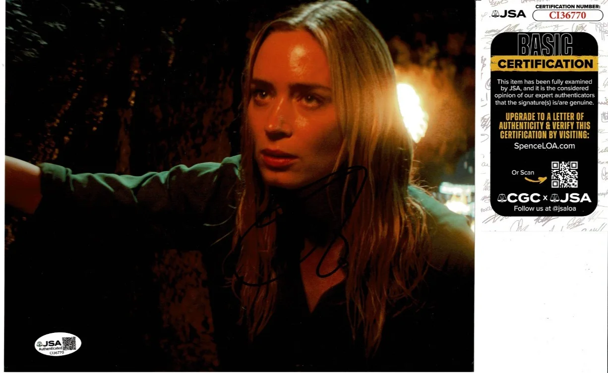 EMILY BLUNT — EMILY BLUNT SIGNED 8X10 PHOTO JUNGLE CRUISE, EDGE OF TOMORROW JSA COA