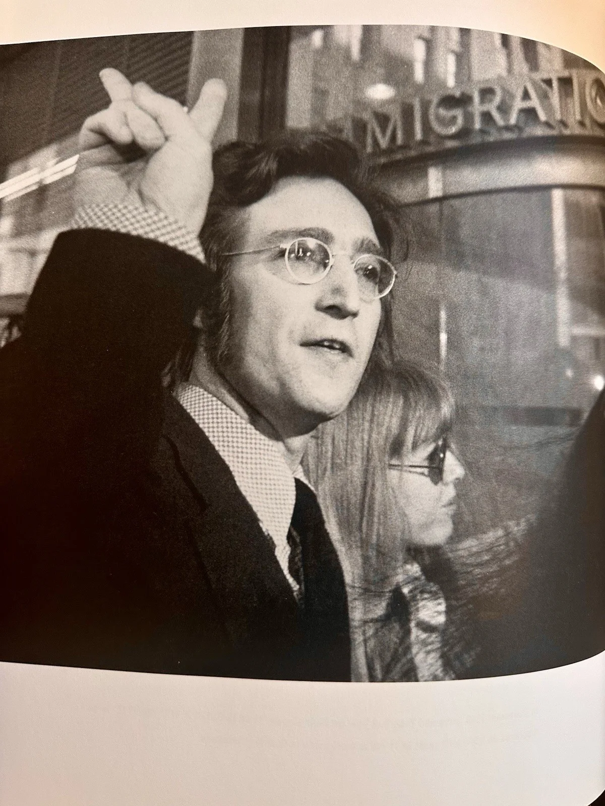 Signed Tim Burrows John Lennon Book, изображение 4