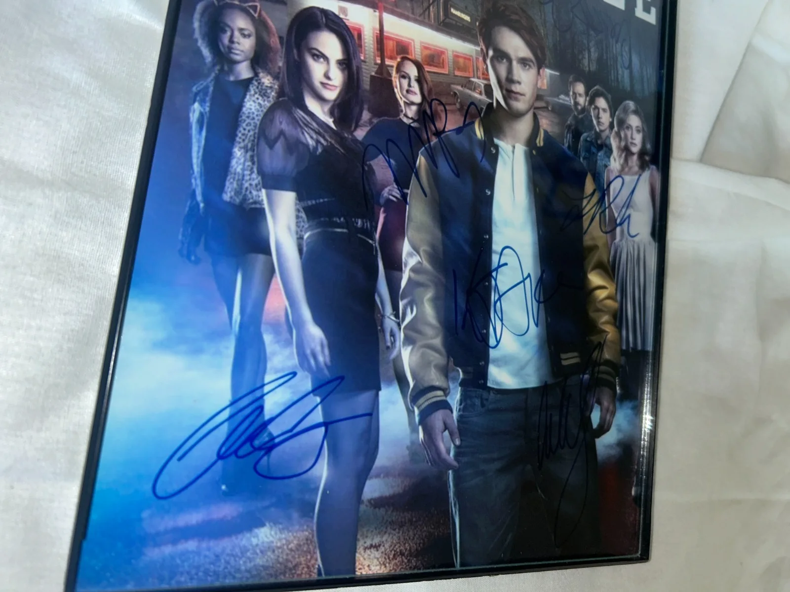 Rare Riverdale Cast Signed Autograph Framed Photo 8X10 7 Members Collectible, изображение 3