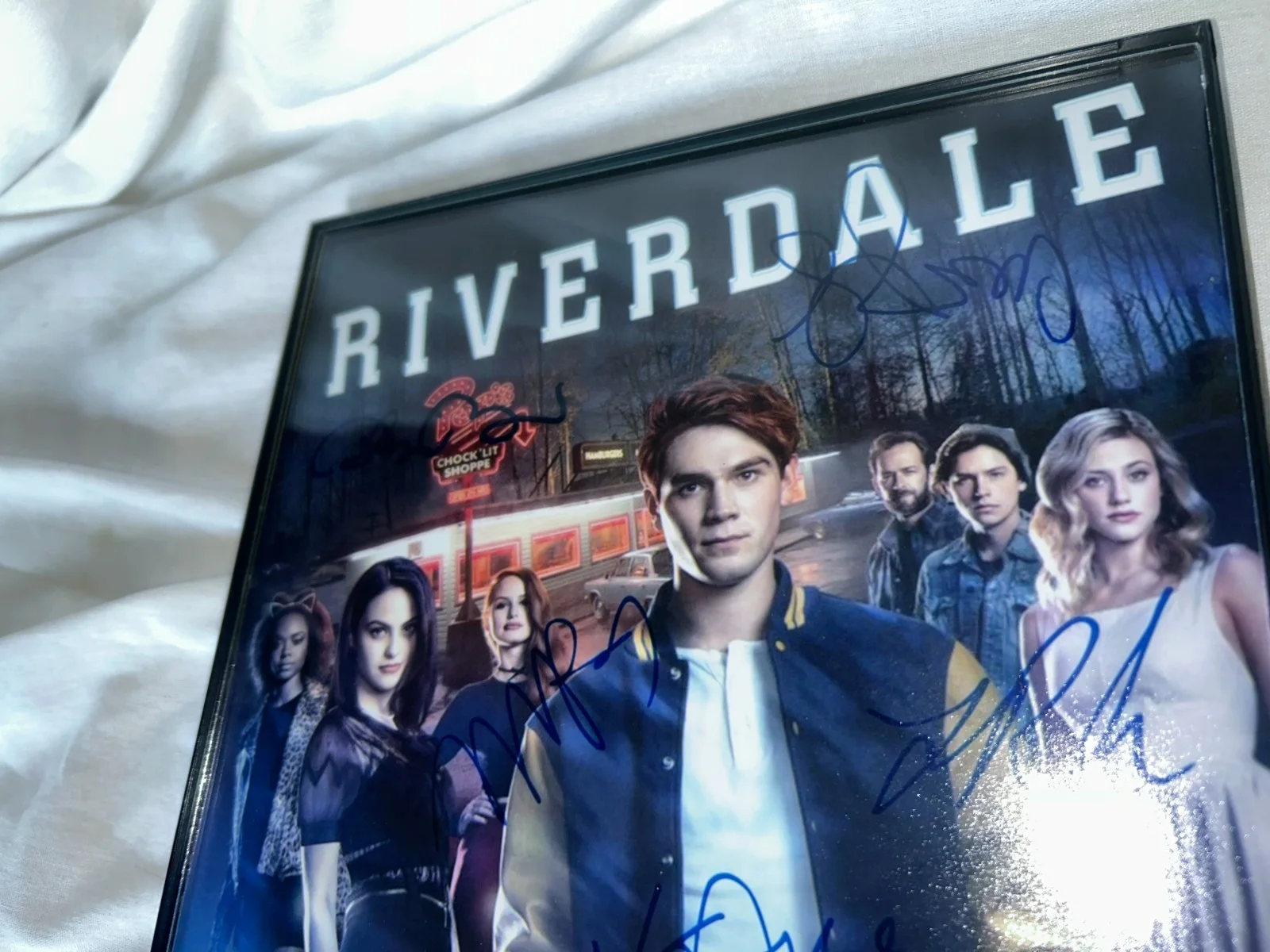 Rare Riverdale Cast Signed Autograph Framed Photo 8X10 7 Members Collectible, изображение 5