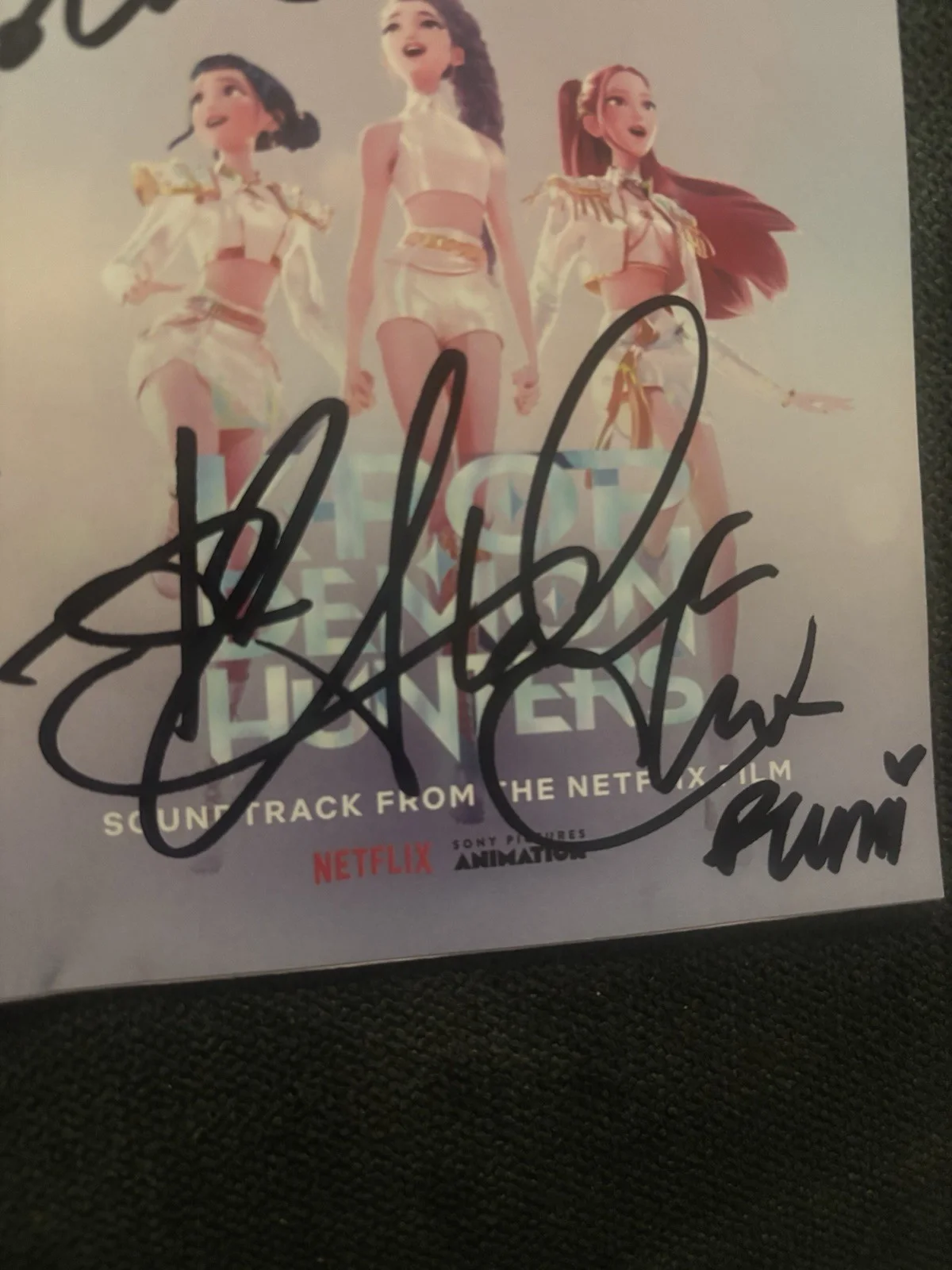 Damon Hunters K-Pop CD Signed by Arden Cho (Rumi) – Autographed w/ Video Proof, изображение 3
