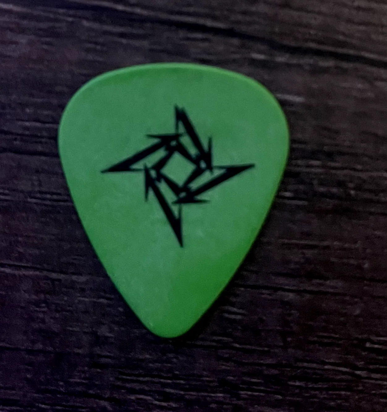 Metallica - Hetfield Guitar Pick - Load 1996 - Ninja Star - Green - STAGE USED, изображение 2