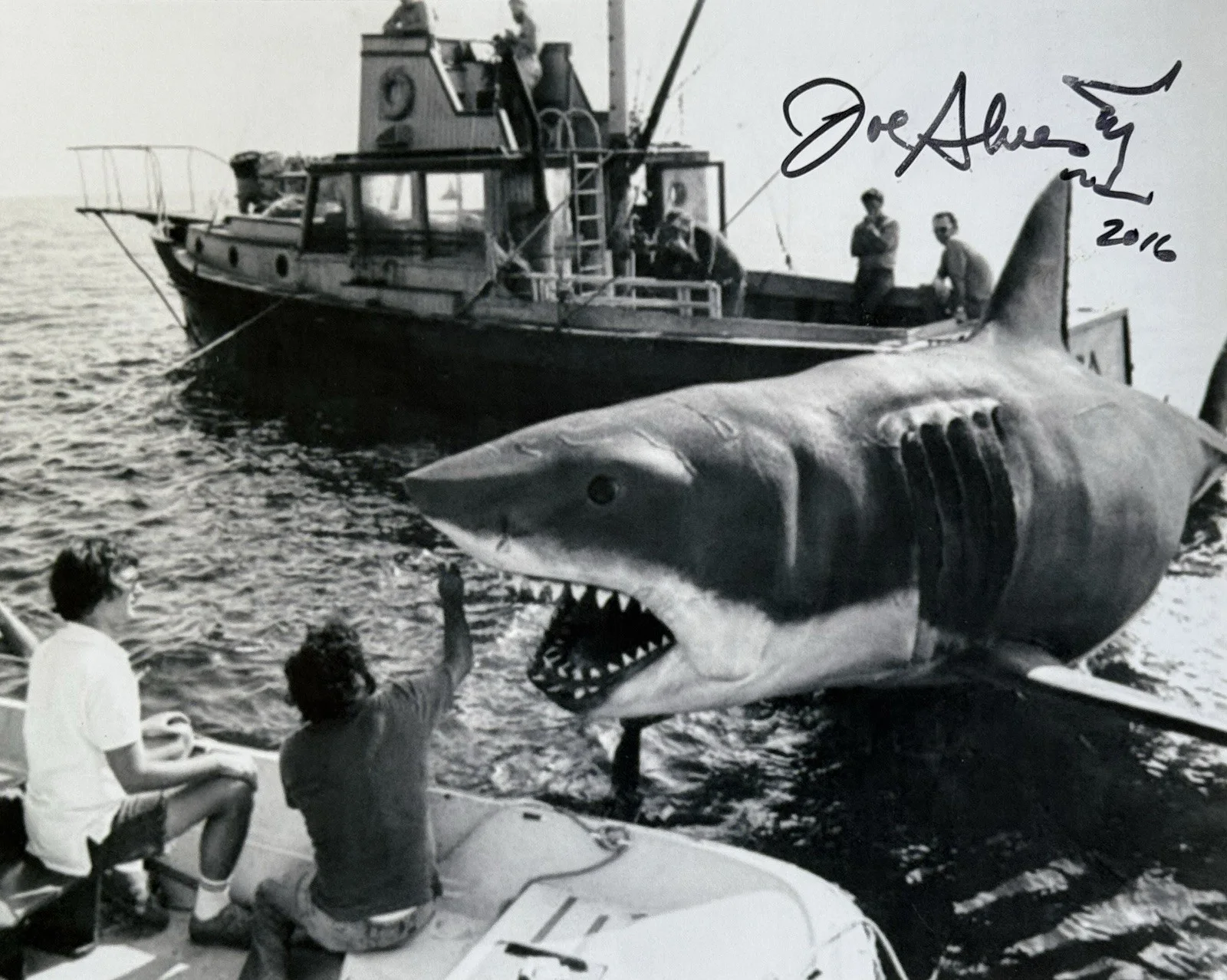 Joe Alves — Joe Alves SIGNED AUTOGRAPH JAWS Crew FX Legend 8x10 50th Anniversary K9 COA