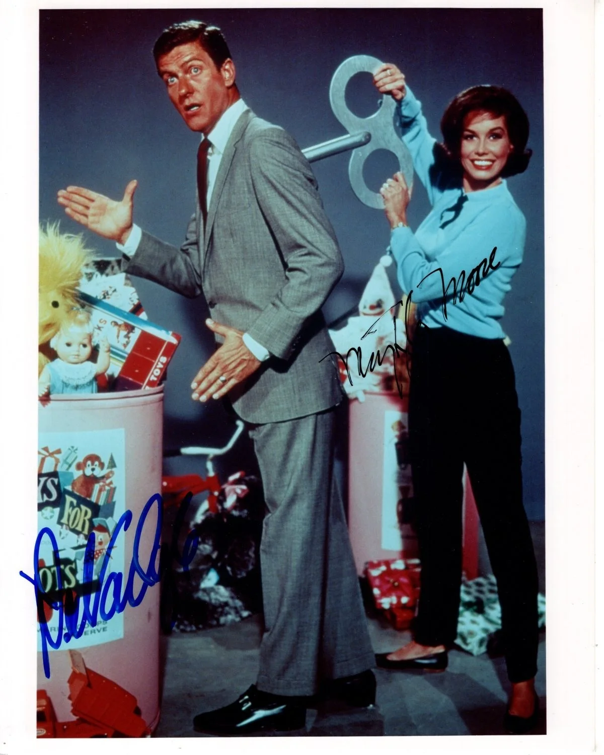 Mary Tyler Moore and Dick Van Dyke — MARY TYLER MOORE & DICK VAN DYKE signed autographed 8x10 photo