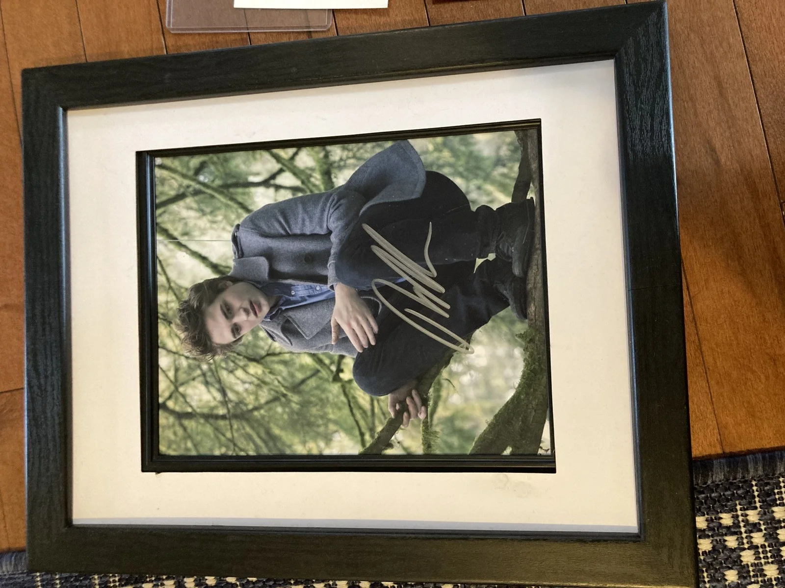 Robert Pattinson — Robert Pattinson Signed Autograph 8x10 Photo Authentic Twilight COA, image 2