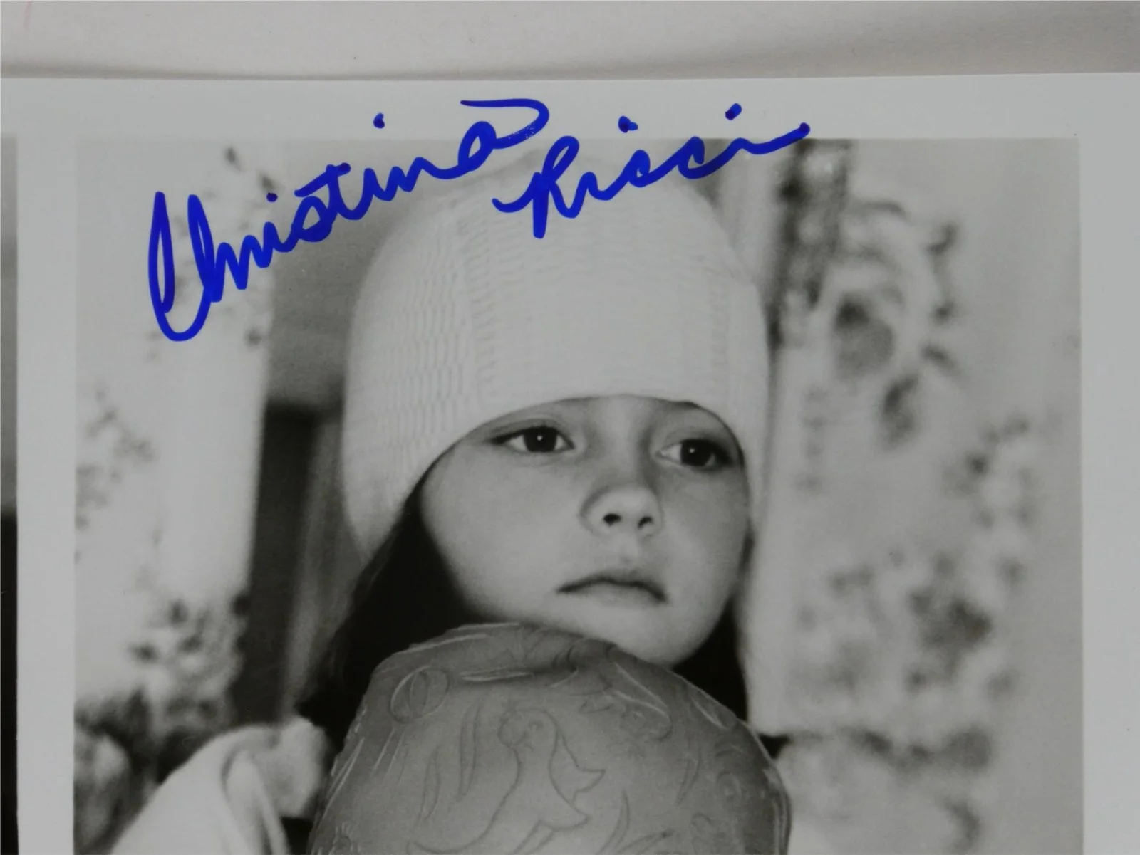 Christina Ricci — Christina Ricci Signed 8x10 Promo Photo Mermaids B&W Autographed JSA COA, изображение 3