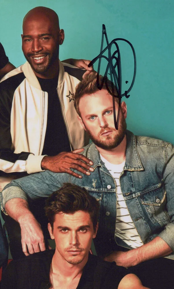 ANTONI POROWSKI — Antoni Porowski signed "QUEER EYE" 8x10 Photo PROOF Autograph SEXY Hot ACOA COA, изображение 5