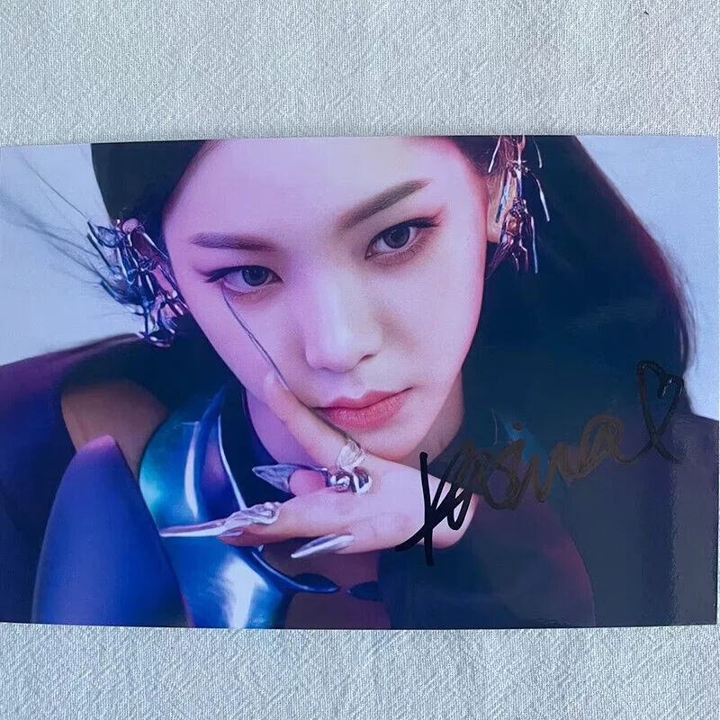 KARINA — AESPA KARINA Autographed Photo Autographs Hand Signed Photo 4*6 inches, изображение 3