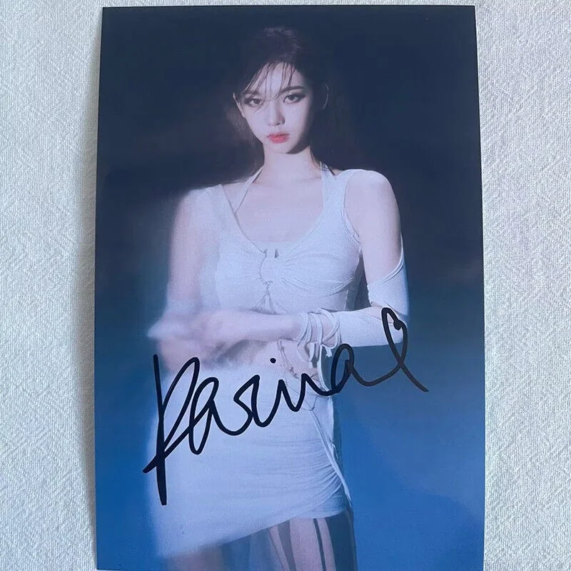 KARINA — AESPA KARINA Autographed Photo Autographs Hand Signed Photo 4*6 inches, изображение 4