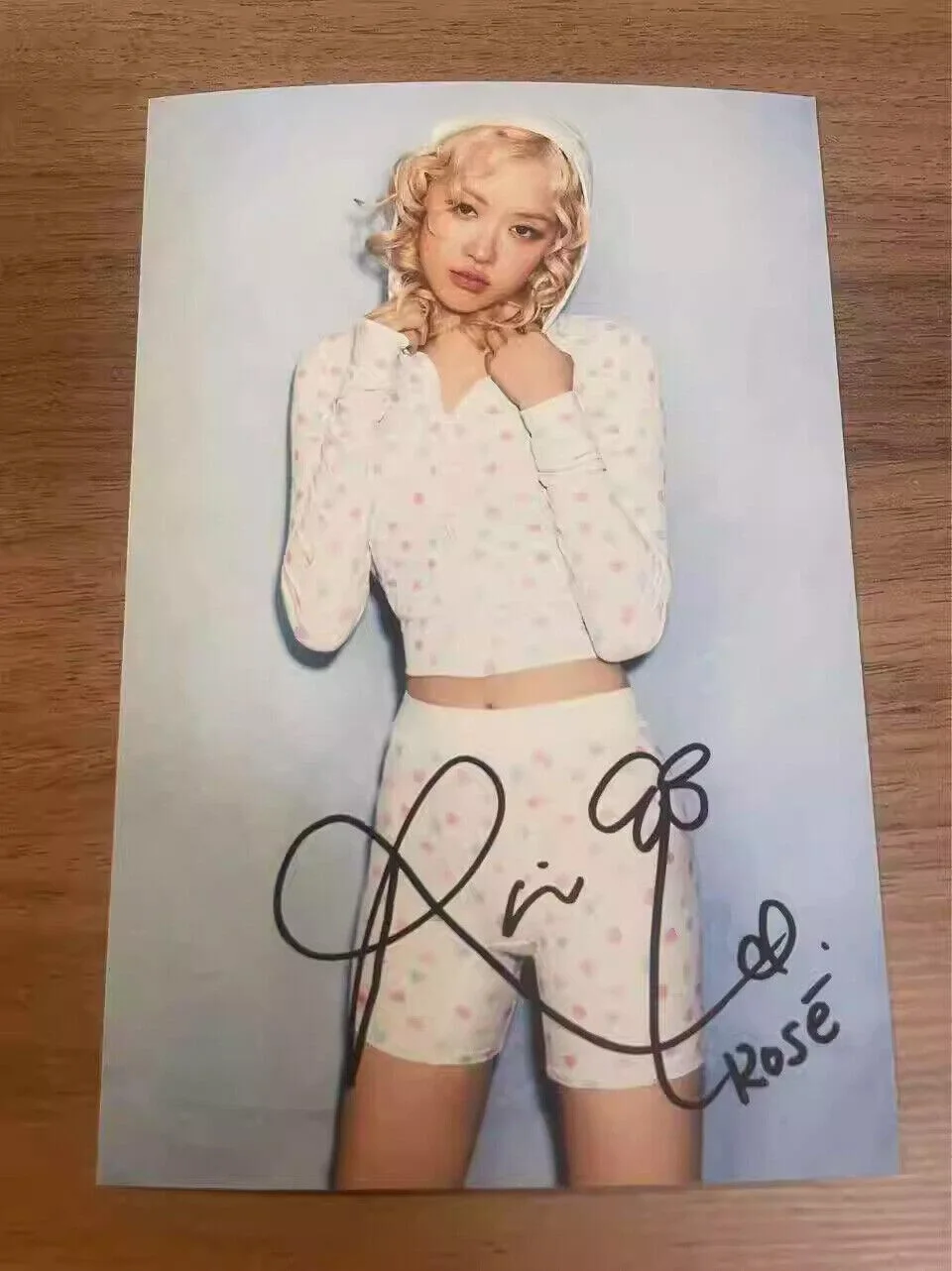 ROSE — BLACKPINK ROSE Autographed Photo 4*6 Roise Signed Photograph 2025B New