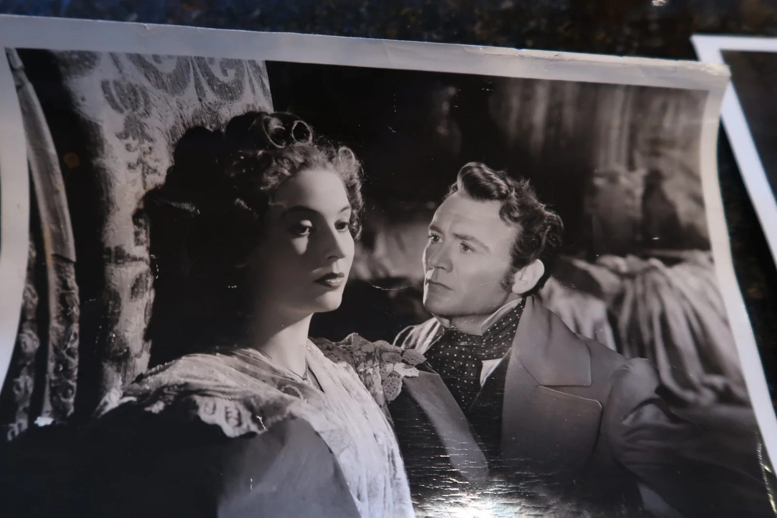 VALERIE HOBSON — VALERIE HOBSON ORIGINAL PHOTOS GREAT EXPECTATIONS 1947, image 5