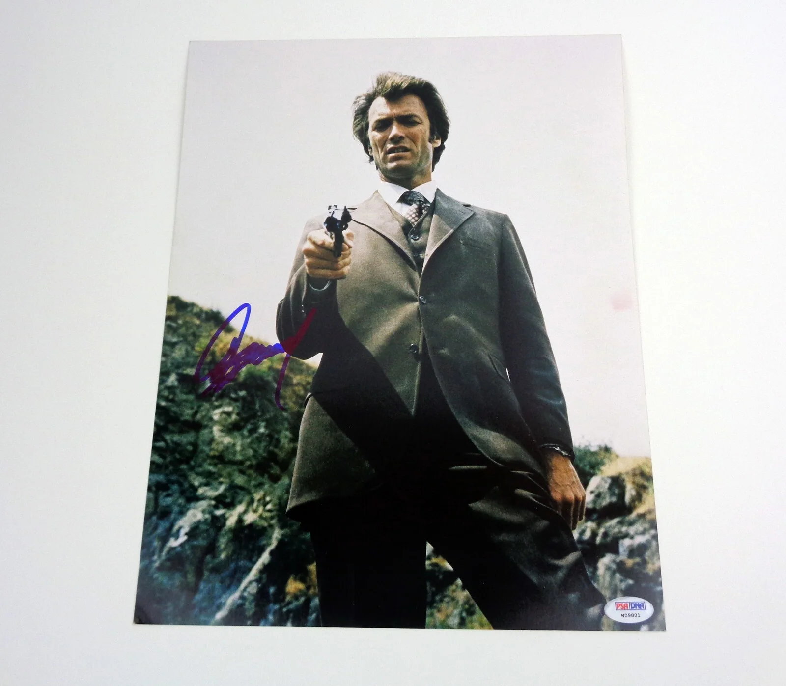 Clint Eastwood — Clint Eastwood Dirty Harry Signed Autograph 11x14 Photo PSA/DNA COA #3, изображение 2