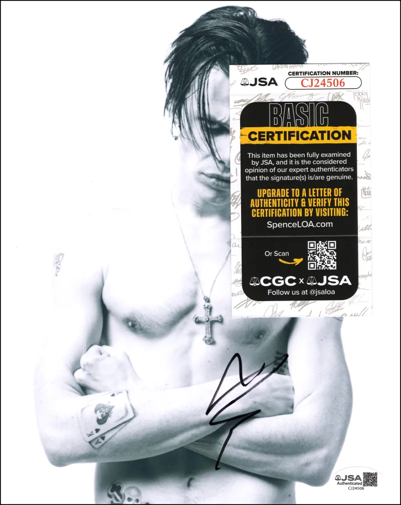 Yungblud — YUNGBLUD Signed Autograph 8x10 Photo - Shirtless Rebel Rock Star w/ JSA COA, изображение 2