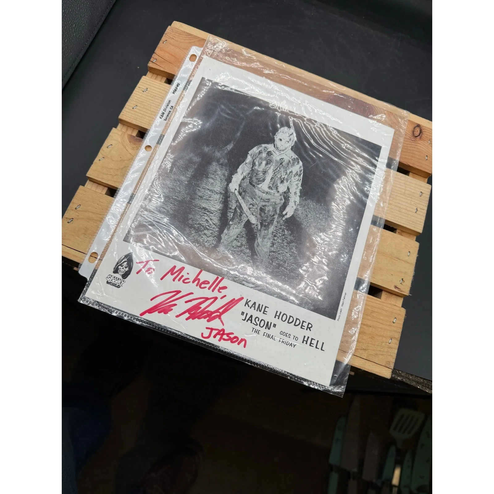 Kane Hodder Autographed “Jason Goes to Hell” 8x10 Press Photo- Red sig, изображение 2