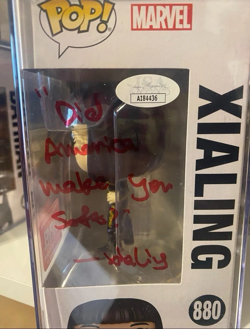 Meng'er Zhang — Meng'er Zha Signed Autographed Xialing Shang Chi Funko Pop 846 Menger JSA COA, изображение 4