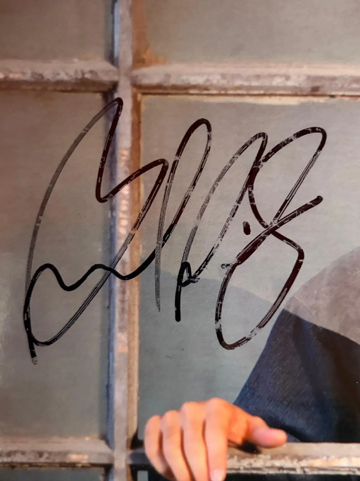 Brad Paisley — BRAD PAISLEY SIGNED AUTOGRAPHED 8X10 PHOTO WHISKEY LULLABY REMIND ME PSA COA, image 2